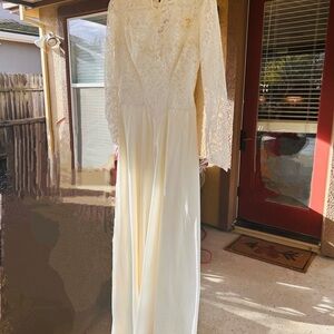 Vintage 1970’s Elegant Lace wedding Dress